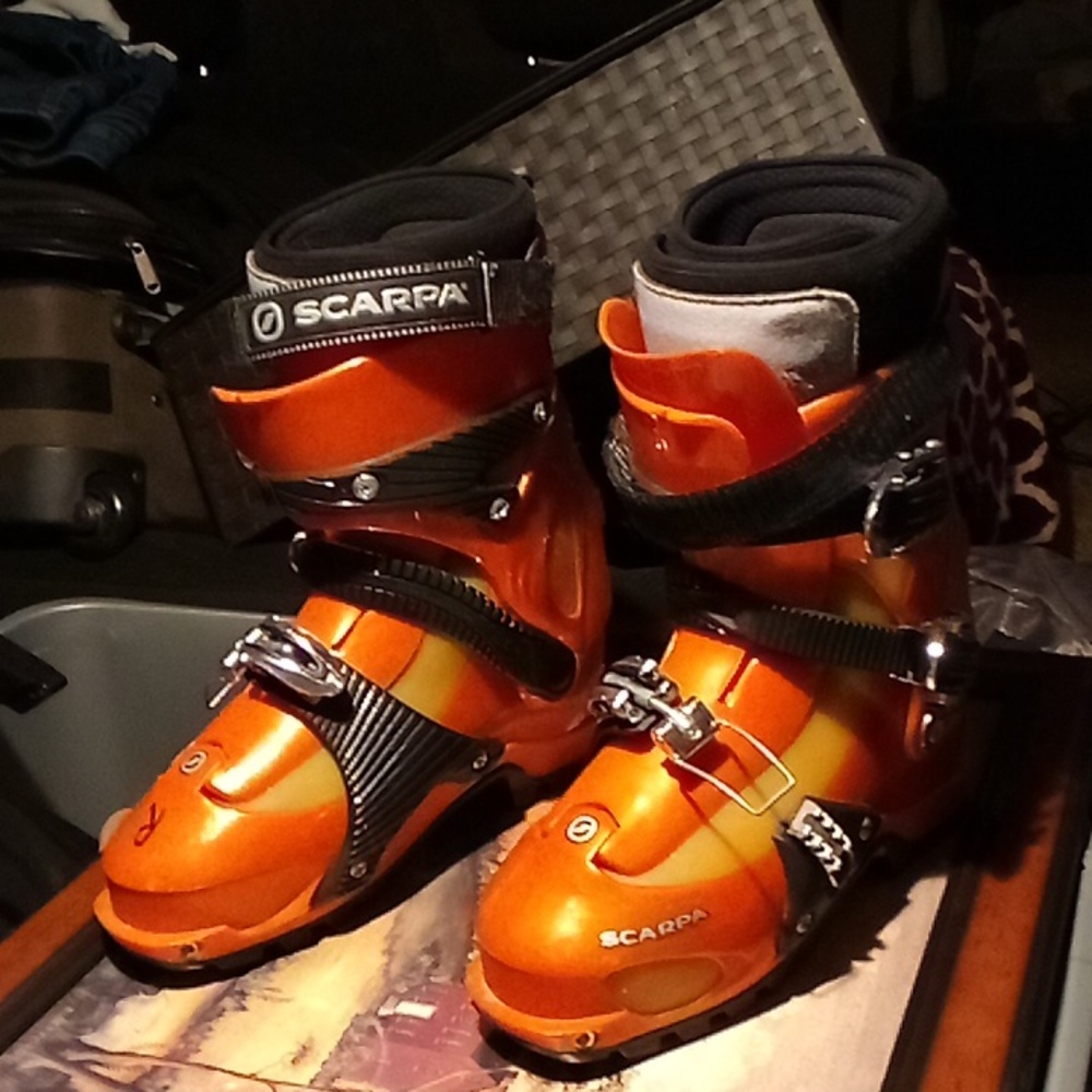 SKI BOOTS BY "SCARPA"    S×8/9L, Neon Orange